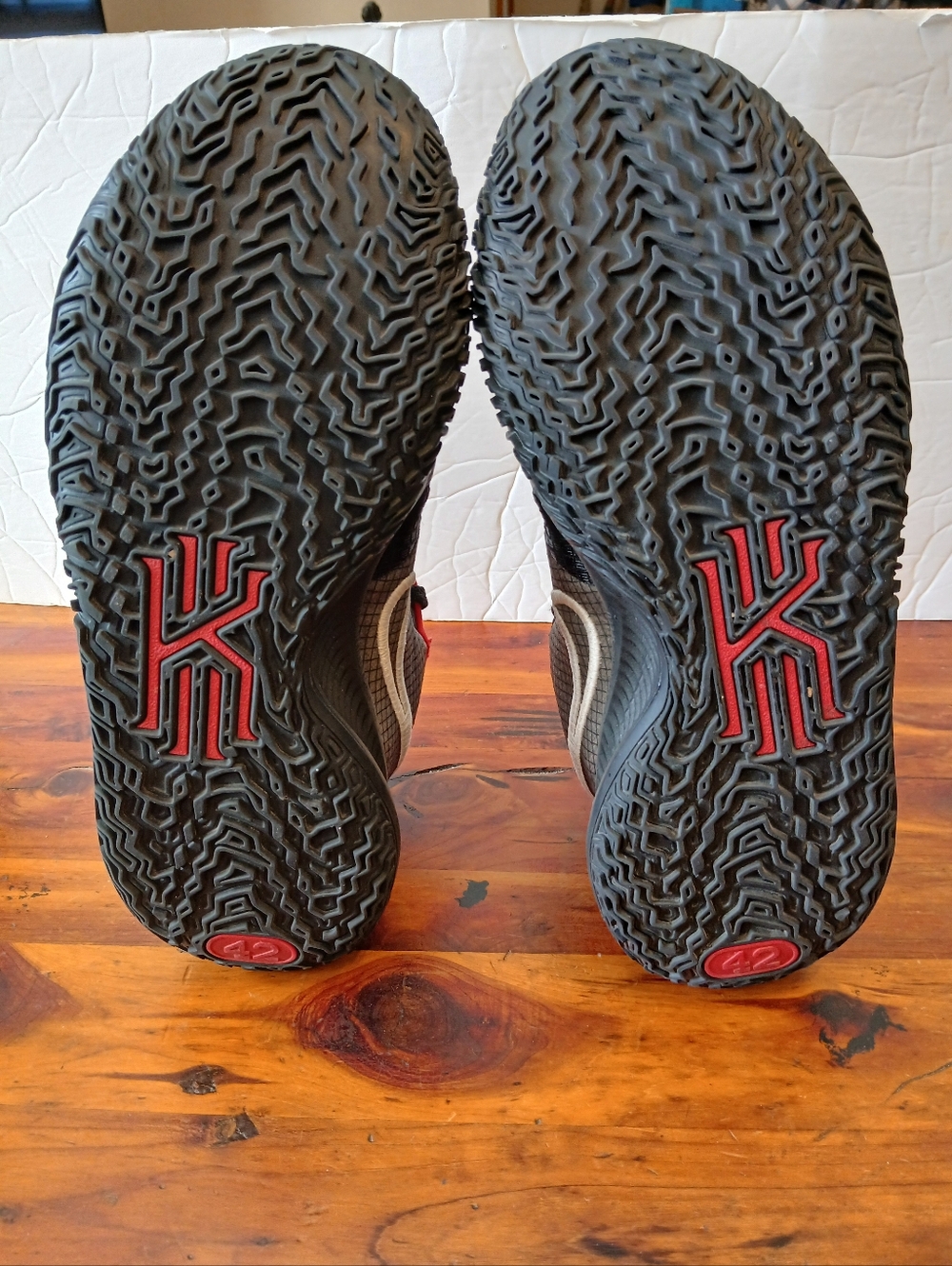 Nike Kyrie 4 Low Bred Shoes Men's Size 8.5 - Picture 10 of 12
